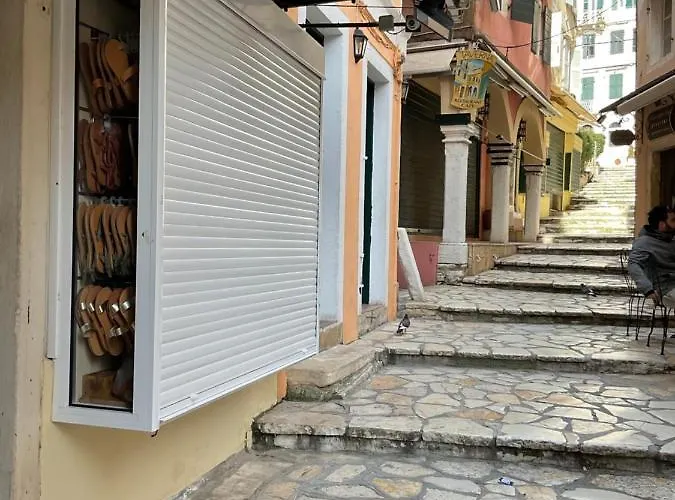 Biscoutsis Old Town דירה